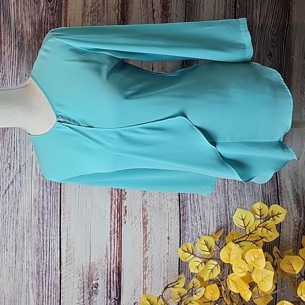 NEW VAN HEUSEN SHEER BLUE GREEN 3/4 SLEEVE PULLOVER RUFFLE FRONT BLOUSE